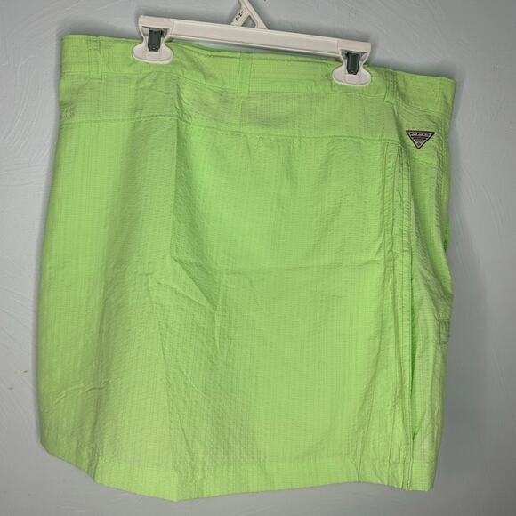 Columbia PFG Omnishade Skort Size Medium Eagle Eye Green Zip Outdoor Hiking NWT - Picture 2 of 9
